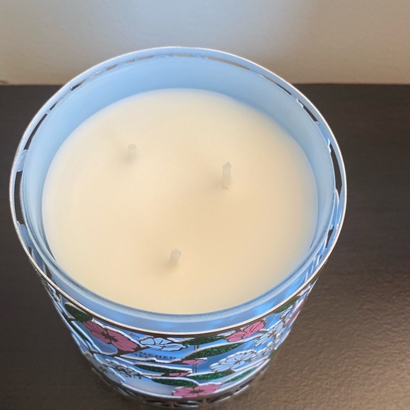 White Barn Sundrenched Linen Candle - Picture 6 of 6